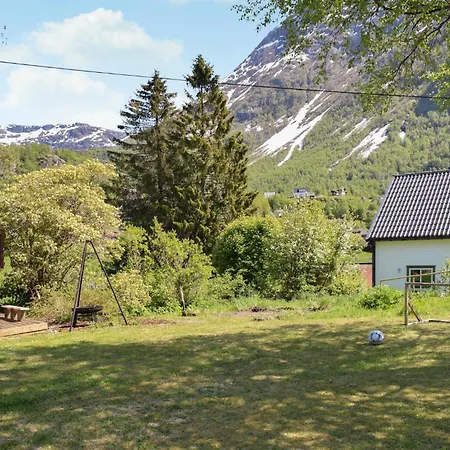 Holiday home Cozy In With House A Mountain View