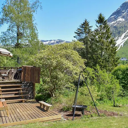 Cozy In With House A Mountain View Roldal